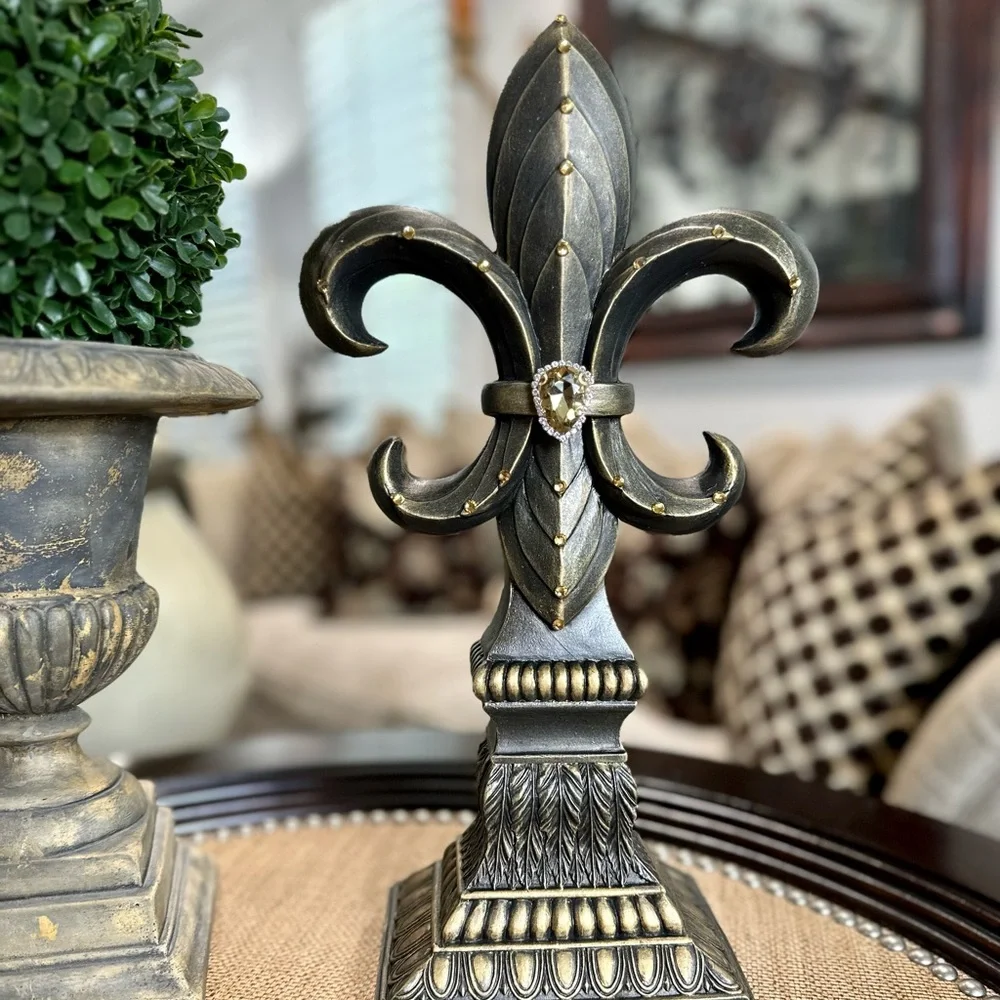Fleur de Lis Finial Sculpture - Picture 3 of 12